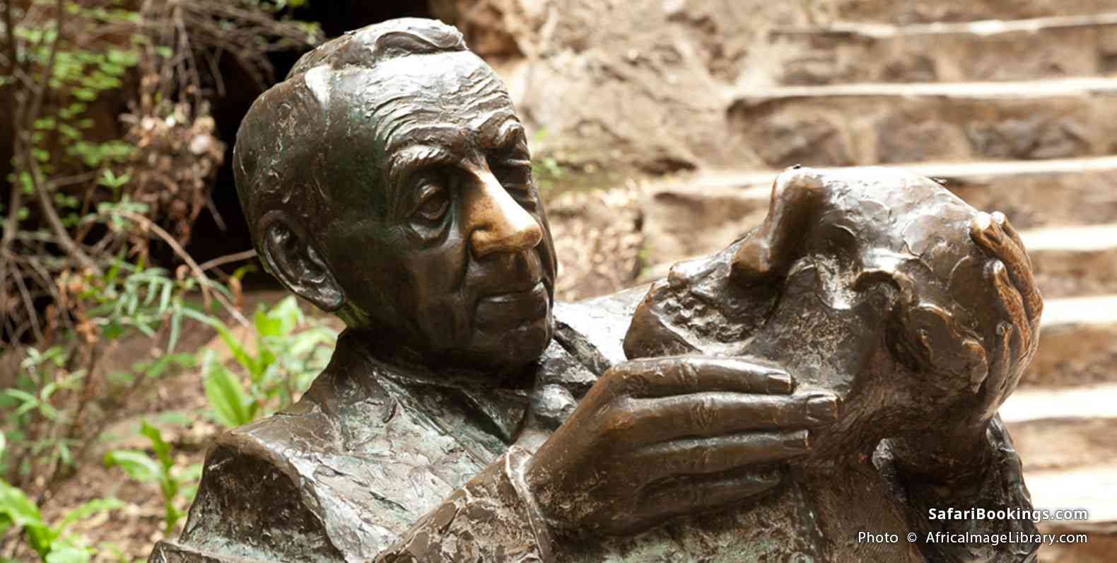 Statue of Robert Broom holding the skull of Mrs Ples