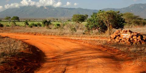 4-Day Giants Trail Kenya Safari Tsavo & Amboseli Tour