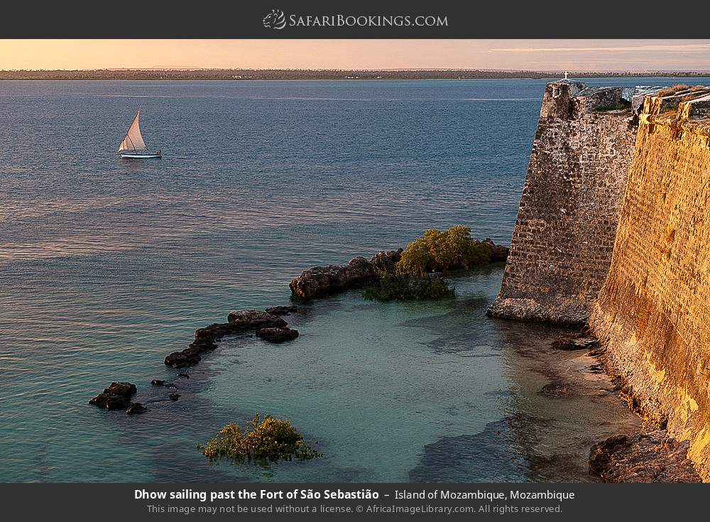 Dhow sailing past the Fortaleza de São Sebastião in Island of Mozambique, Mozambique