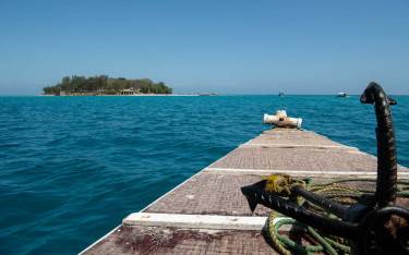 Boat approaching Changuu Island
