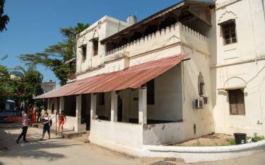 Visitors arriving at the Old Slave Market