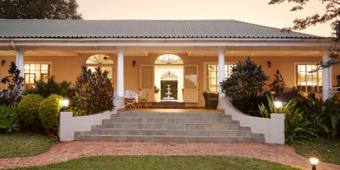 3-Day Victoria Falls Mid-Range Batonka Guest Lodge Tour