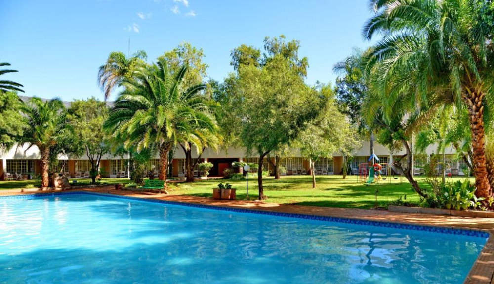 Sundown Country Estate Hotel Safari